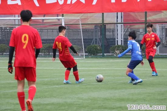 大学踢足球可以加学分吗？全面解析体育学分与校园足球政策
